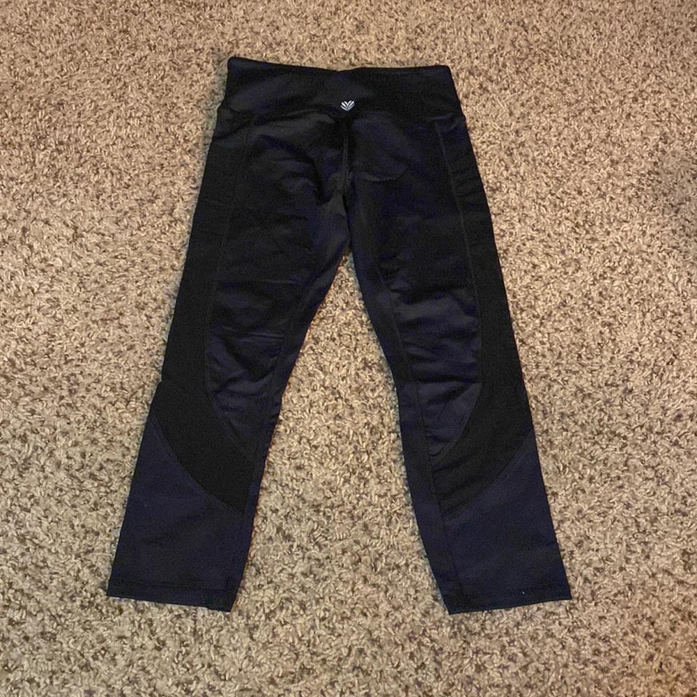 NWOT Forever Active Cropped Leggings